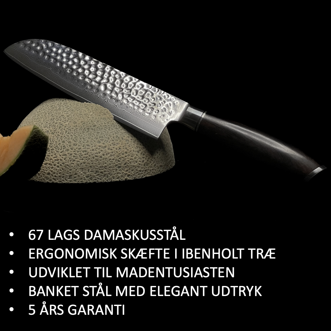 Inspireret af europæiske og japanske kokkeknive og knivsæt finder du her vores køkkeknive i damaskus stål.