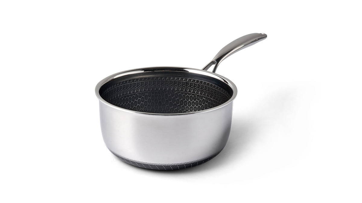 Her ses kasserolle uden låg. Nem rengøring og tåler at komme i opvaskemaskinen