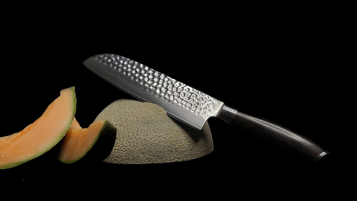 Kaki santokukniv grøntsagskniv. 67 lag damaskus stål. FSC certificeret ibenholttræ