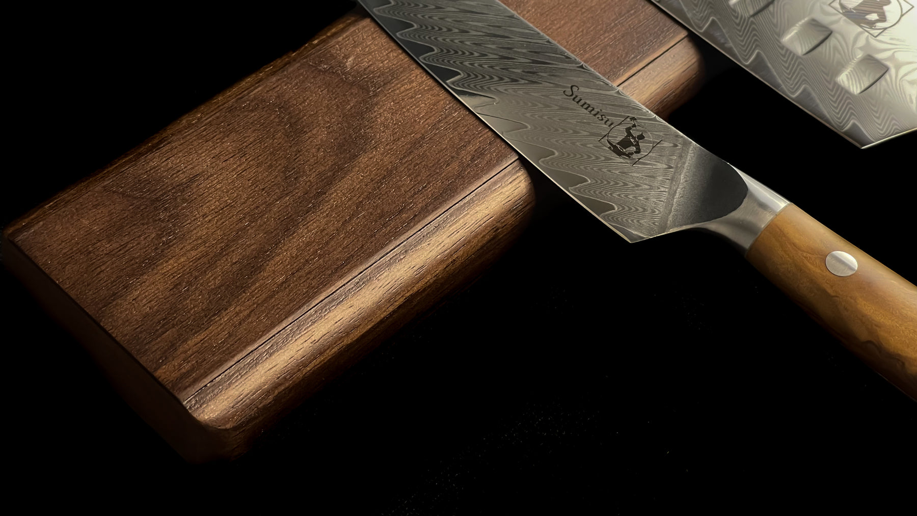 Væghængt knivmagnet i valnødtræ