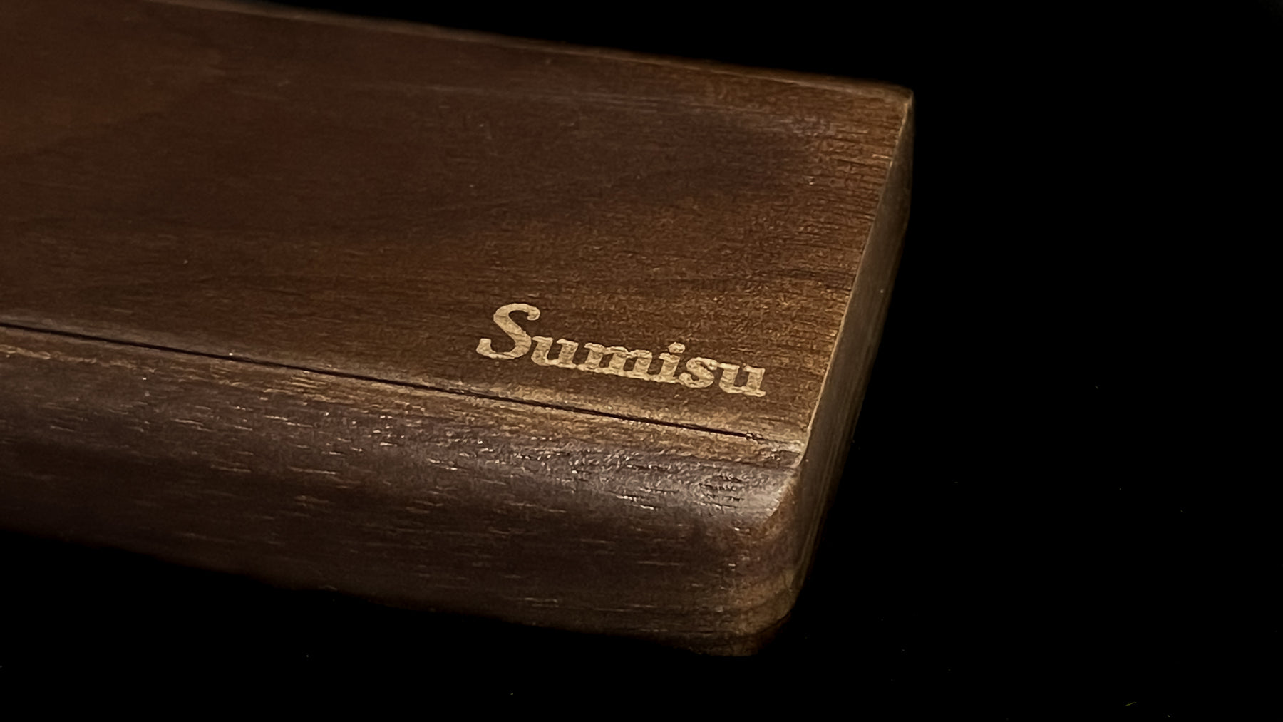 Væghængt knivmagnet i valnødtræ