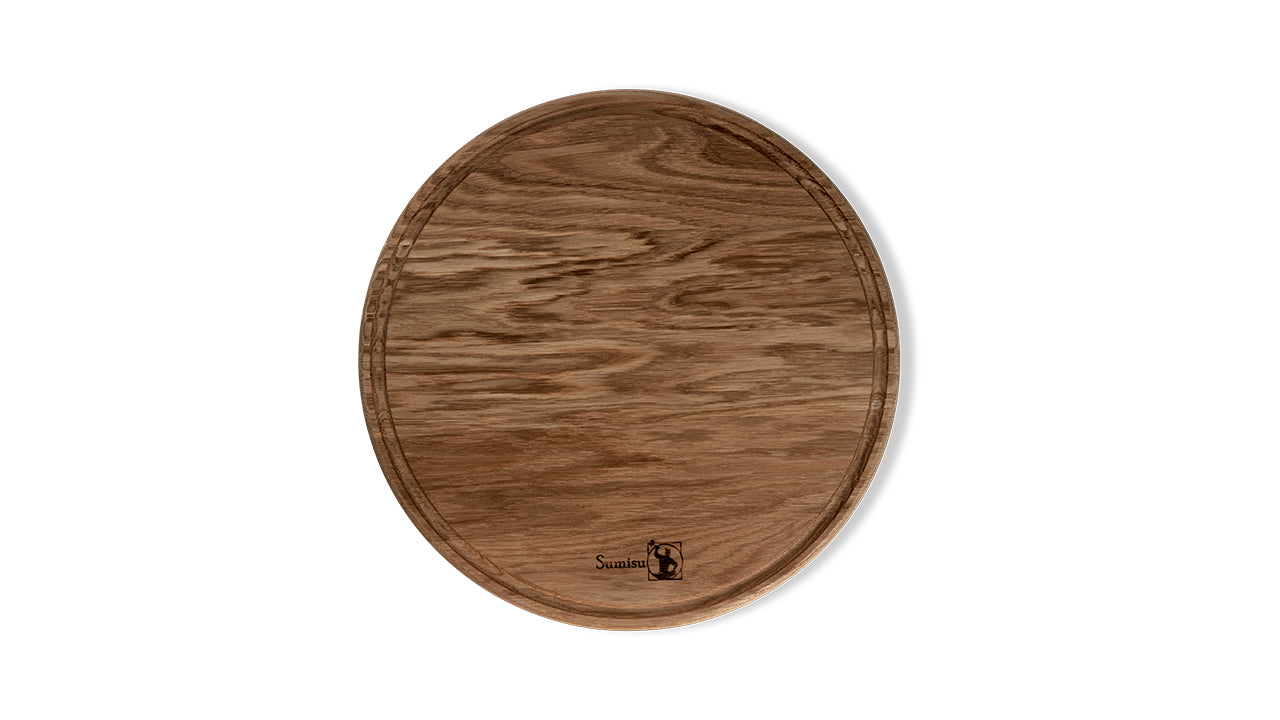 Rundt skærebræt olie i egetræ. Skærebrættet er olieret fra fabrikken, men skal stadig have olie. Se også vores firkantede skærebræt olie.