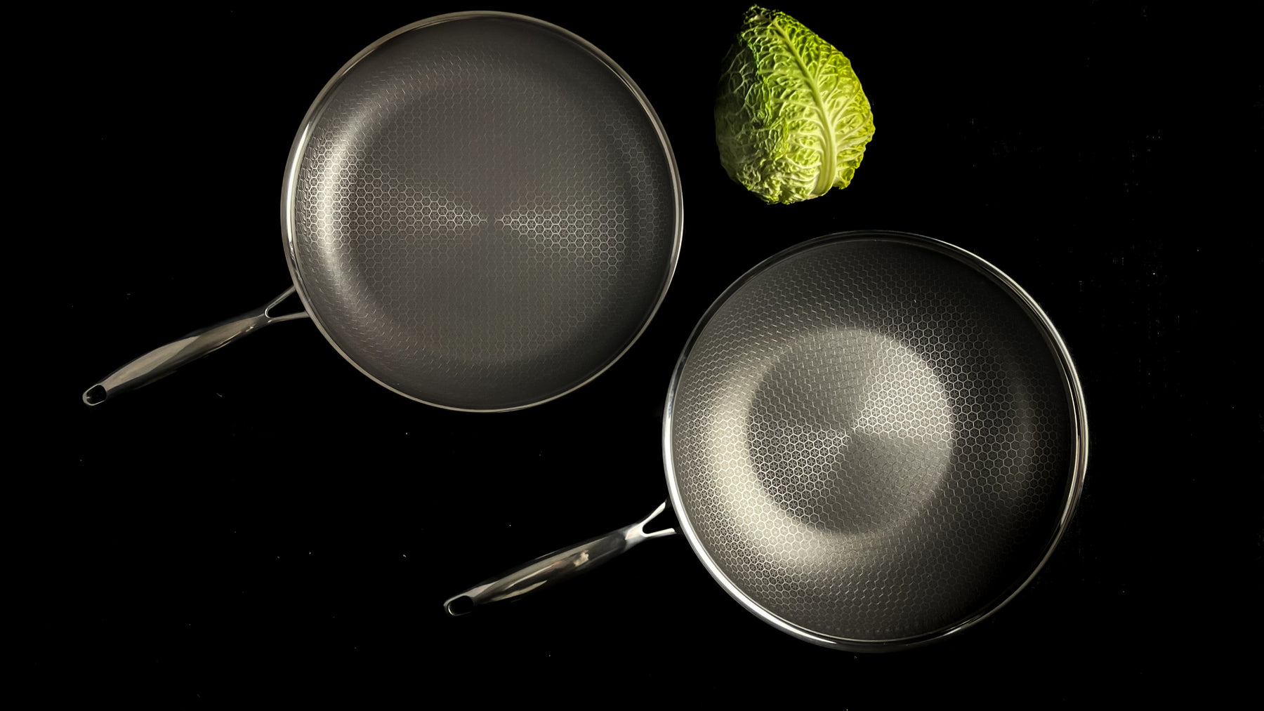 Sæt med stegepande 28 cm og wok 30 cm. Begge er Fusion serien fra Sumisu. Non-stick belægning til induktion og gas